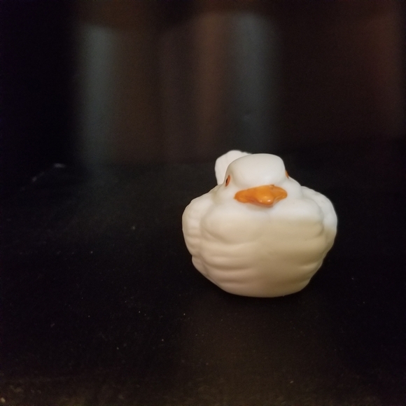 2 porcelain bisque  birds tiny made in Taiwan - Picture 7 of 7